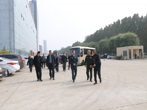 縣委常委、縣人武部部長及濟寧（níng）市軍分區調（diào）研小組到我公司調研產業（yè）融合